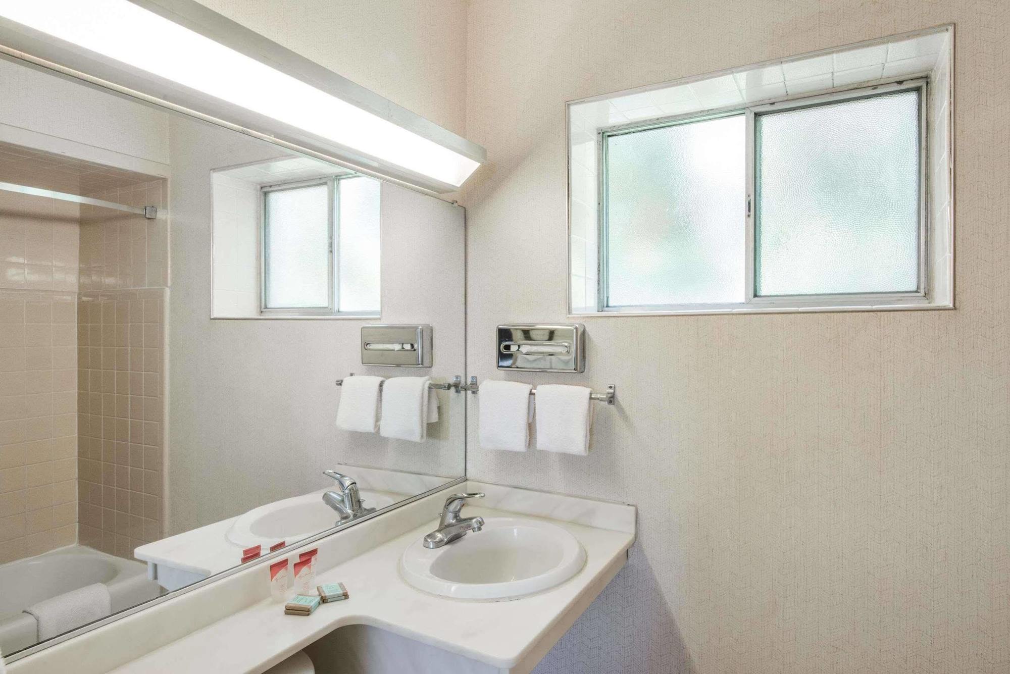 Budget Inn/ Natick Dış mekan fotoğraf